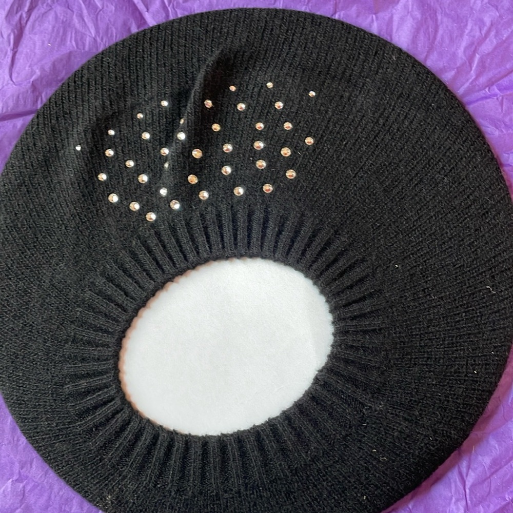 Beret style cashmere hat